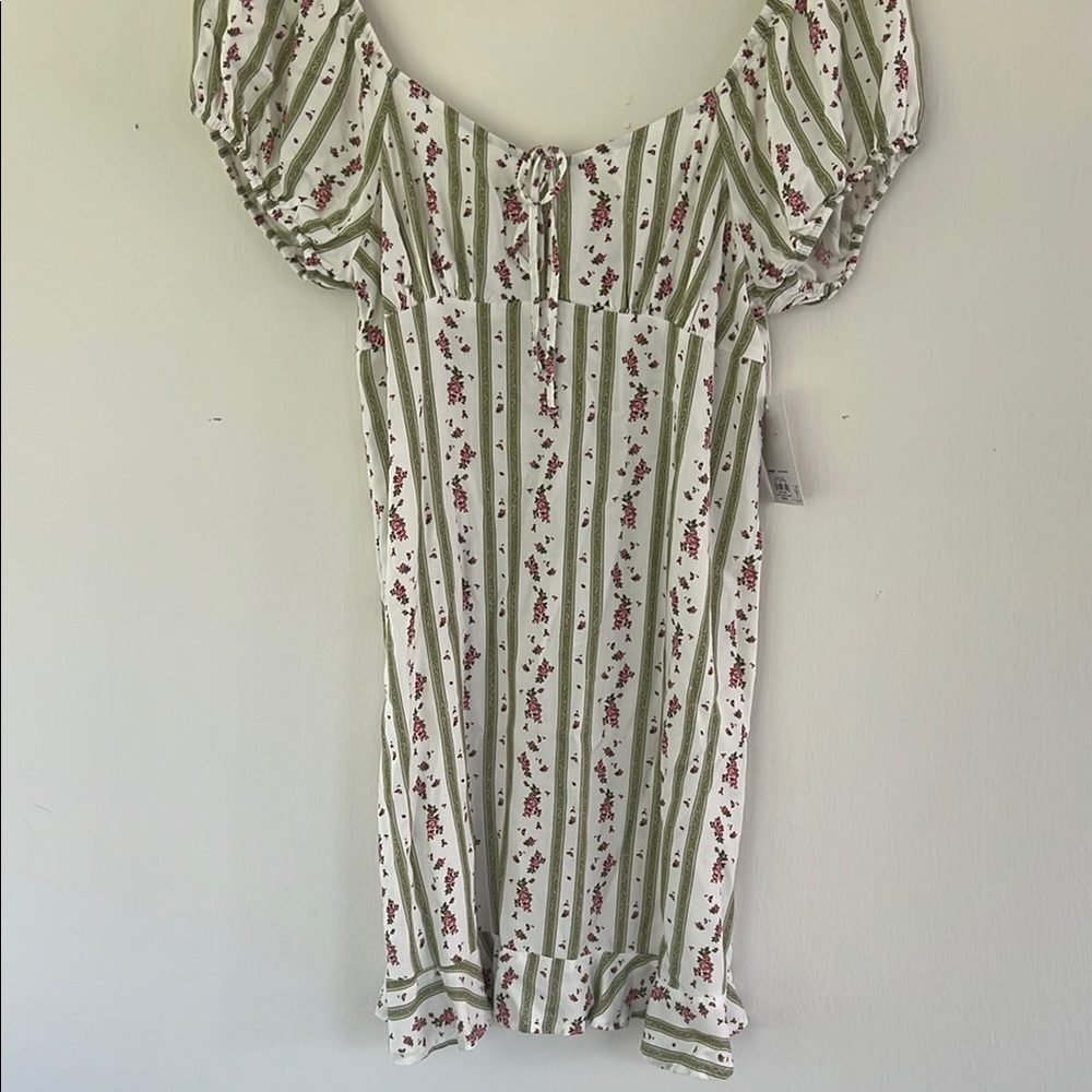 NWT cottagecore coquette floral mini dress with puff sleeve and ruffle sz Medium